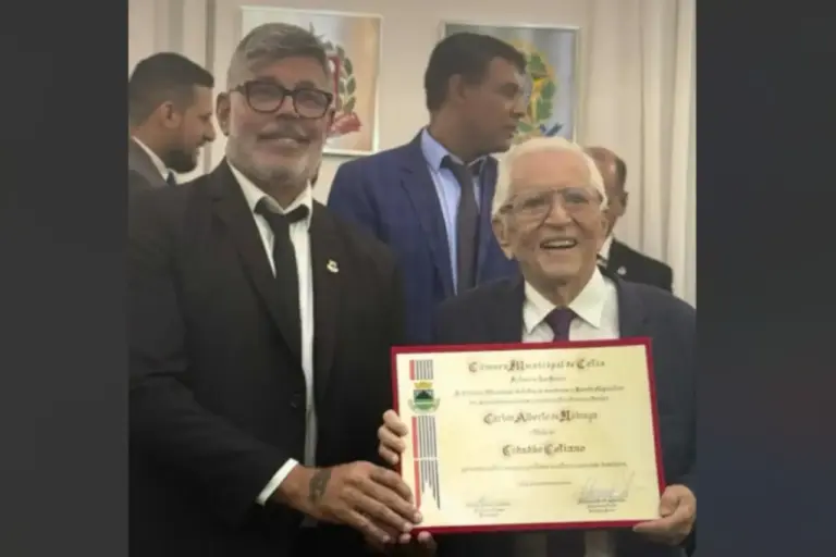Carlos Alberto se emociona ao receber título de cidadão cotiano: “Não sei se mereço tanto”
