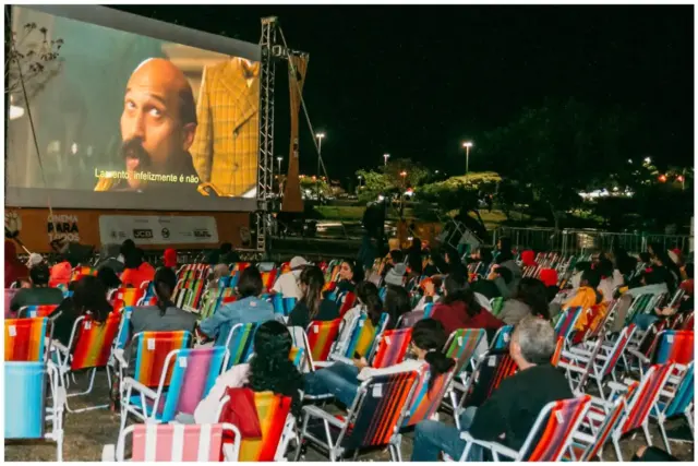 Cinema gratuito ao ar livre em Cotia