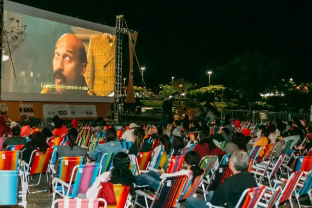 cinema gratuito ao ar livre em cotia