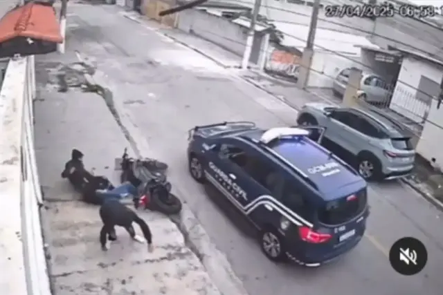 gcm prende dois e recupera moto osasco