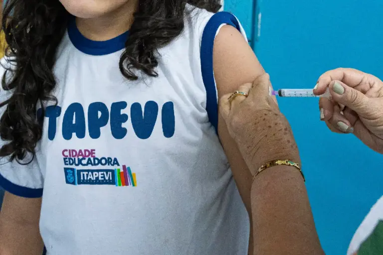 Itapevi inicia programa “Vacinação nas Escolas” para atualizar cadernetas de alunos