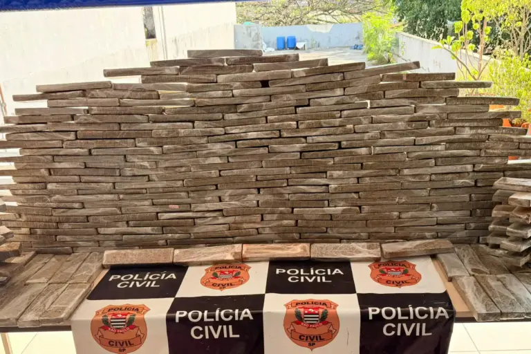Motorista é preso com mais de 200 kg de maconha na Raposo Tavares, em Cotia