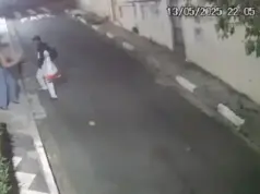 homem ataca mulher com madeira presidente altino osasco