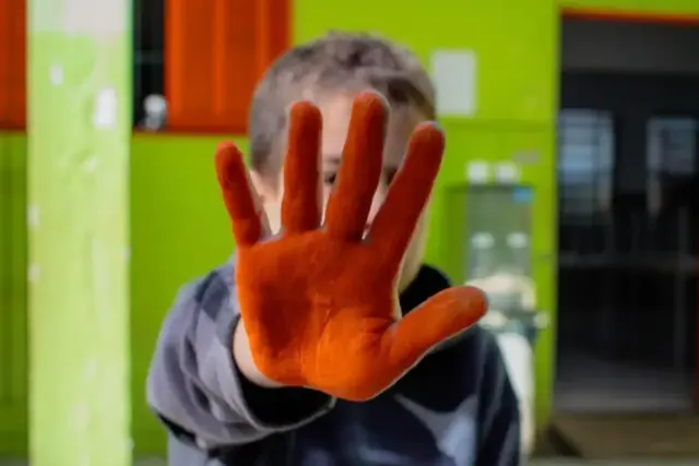 maio laranja caminhada contra abuso infantil taboão da serra