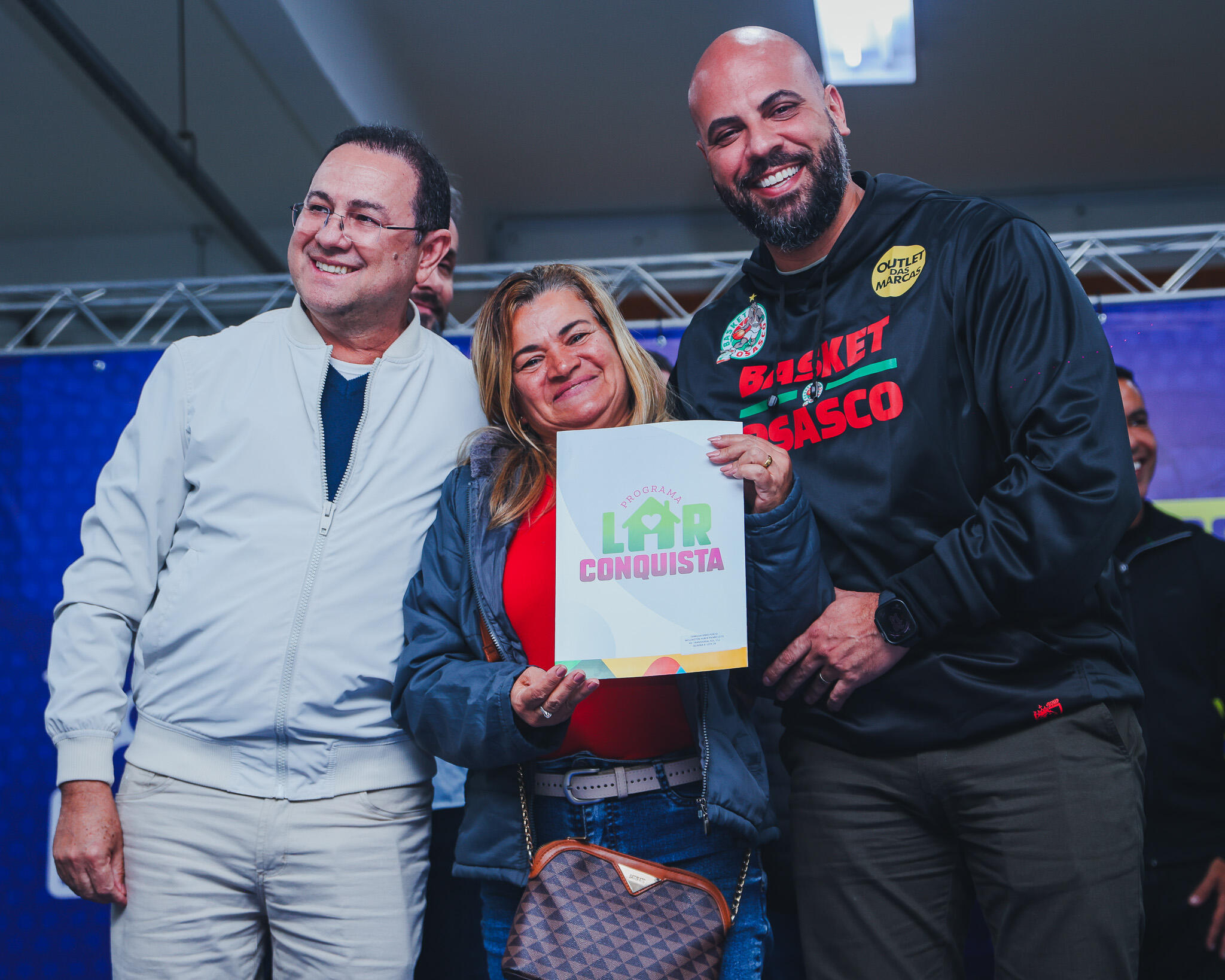 Entrega de títulos de regularização fundiária na Fazendinha em Osasco