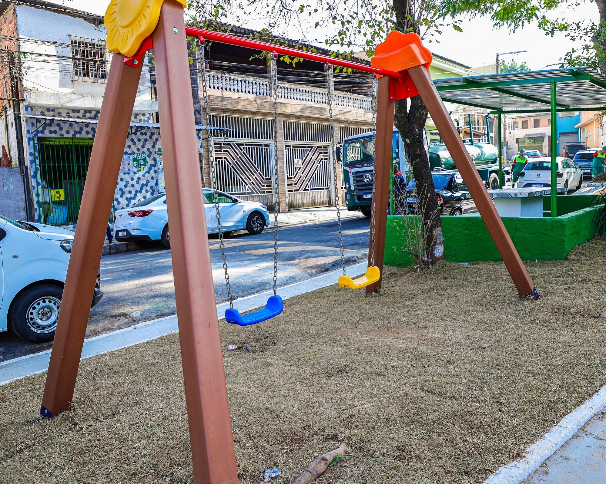 Revitalização da praça e quadra no Jardim Elvira em Osasco