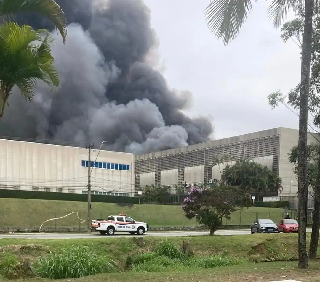 incendio galpões barueri
