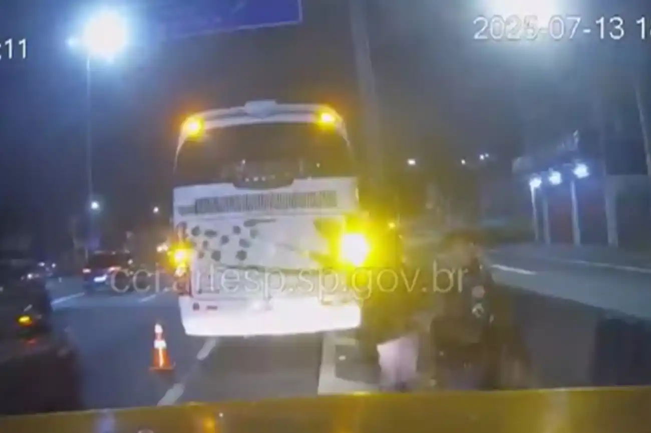 onibus de turismo atacado raposo tavares cotia