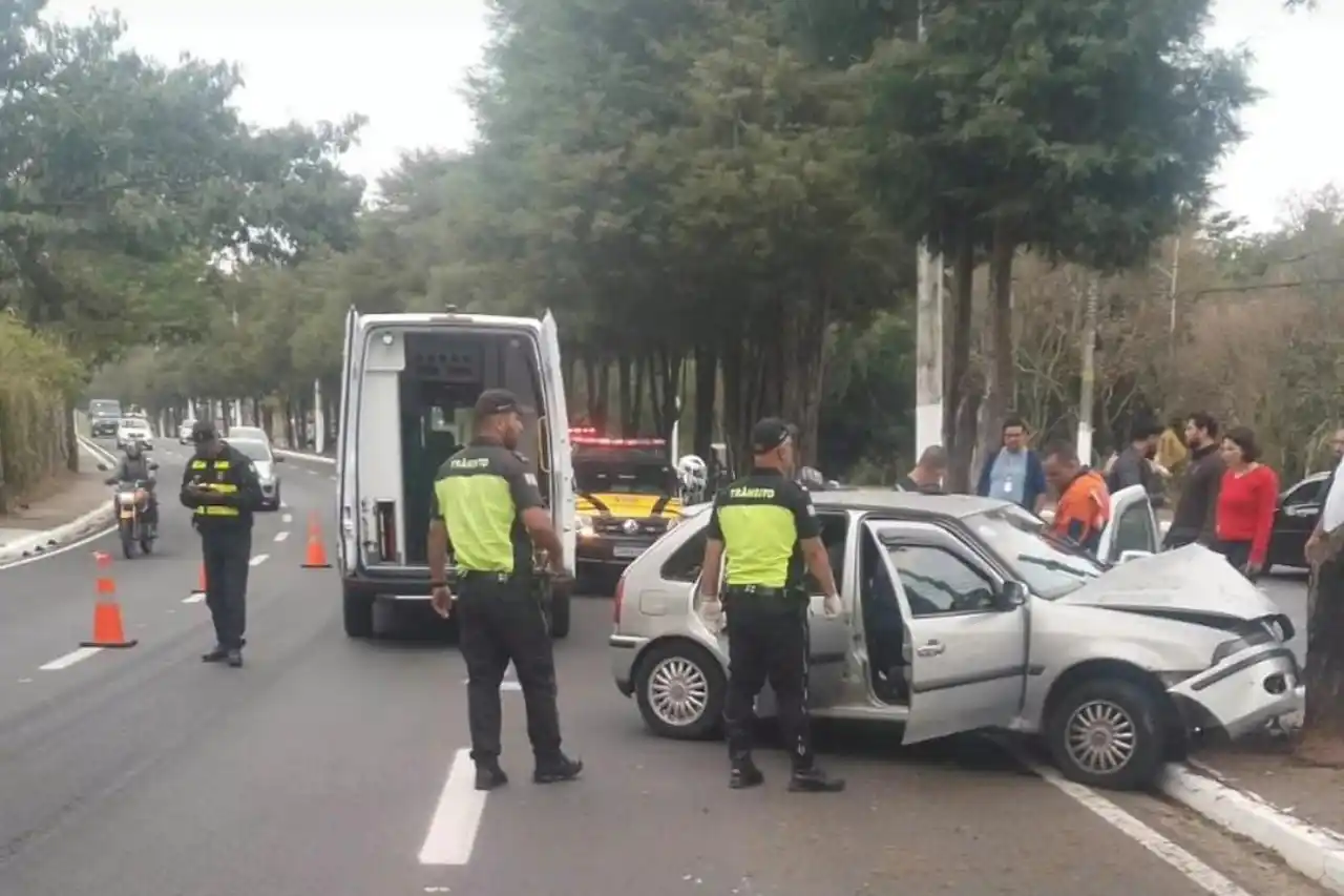 acidente carro estrada velha de itapevi