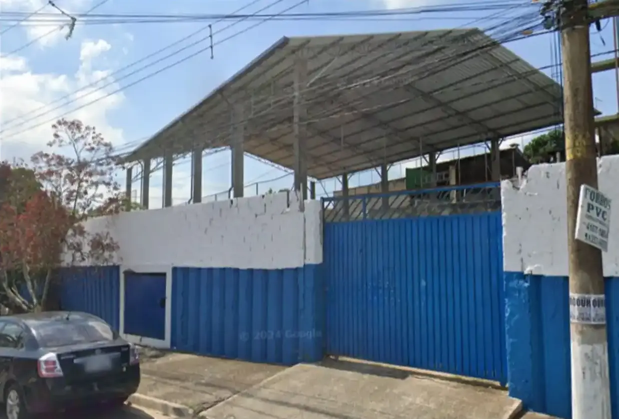 adolescente com faca escola em cotia
