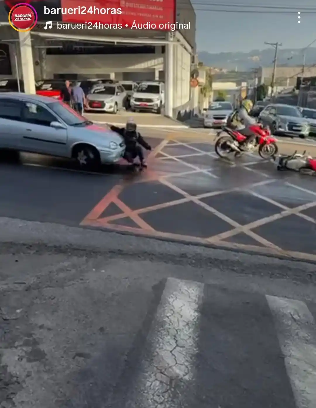 acidente barueri pista escorregadia