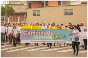 caminhada da pessoa idosa em cotia