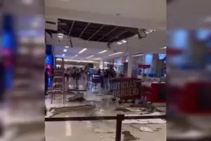 forro de teto do shopping tamboré desaba