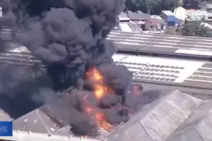 incendio de grandes proporcoes galpao lapa