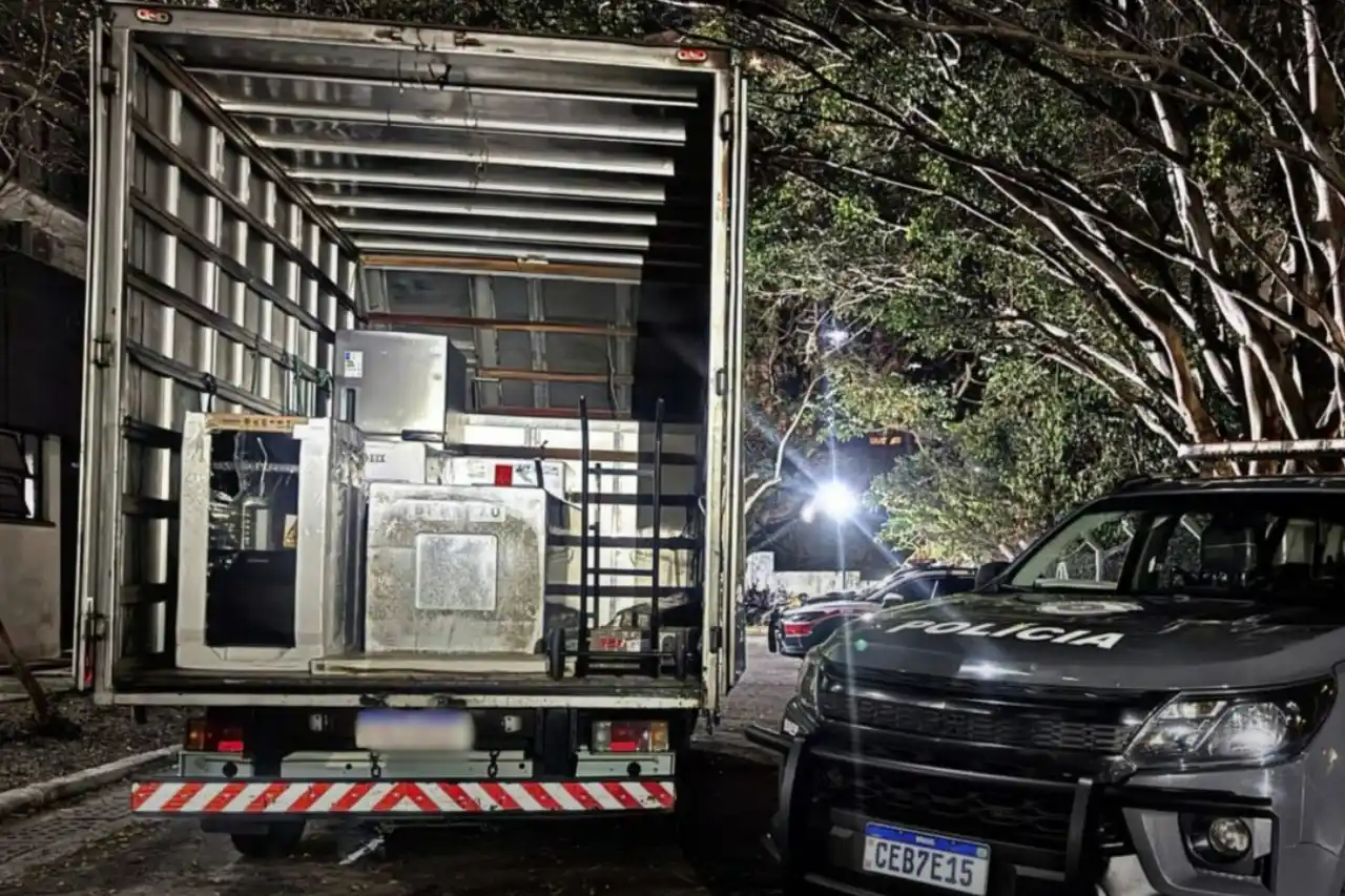 pm prende dois e recupera carga roubada osasco