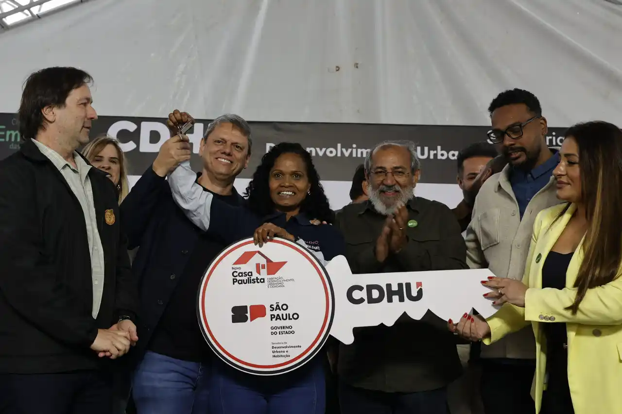 tarcisio entrega moradias casa paulista em embu das artes