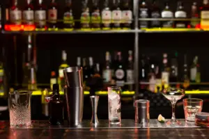alerta intoxicação por metanol bebidas alcoólicas
