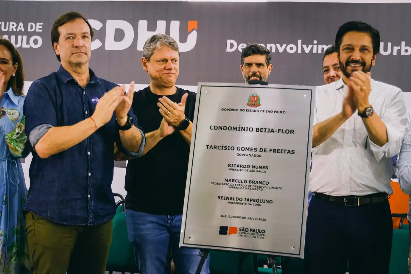 cerimonia entrega de apartamentos reserva raposo
