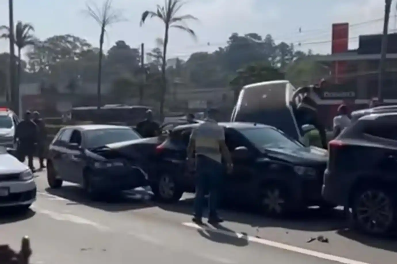carro pendurado na mureta raposo tavares hoje