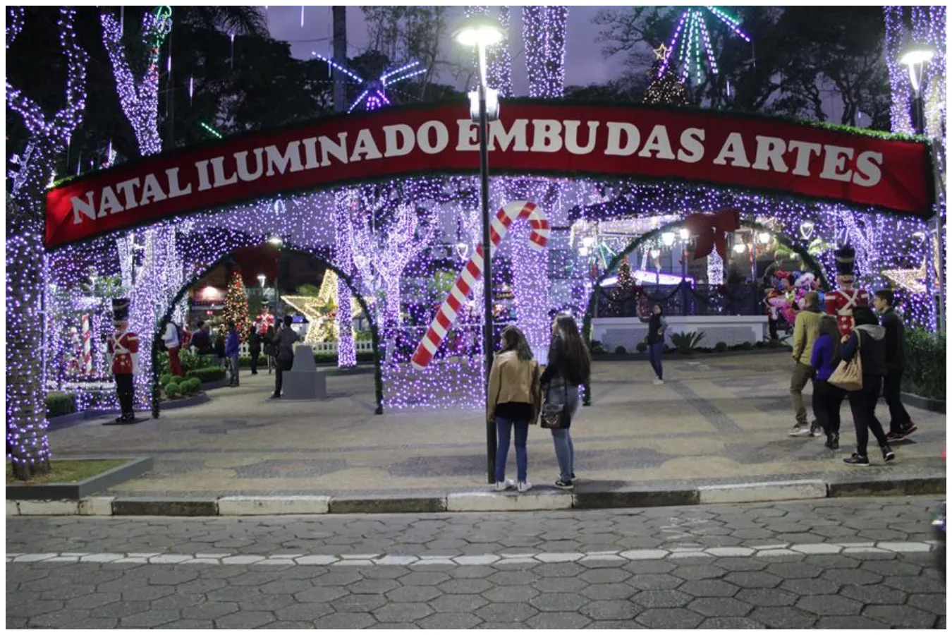concurso de natal iluminado em embu das artes