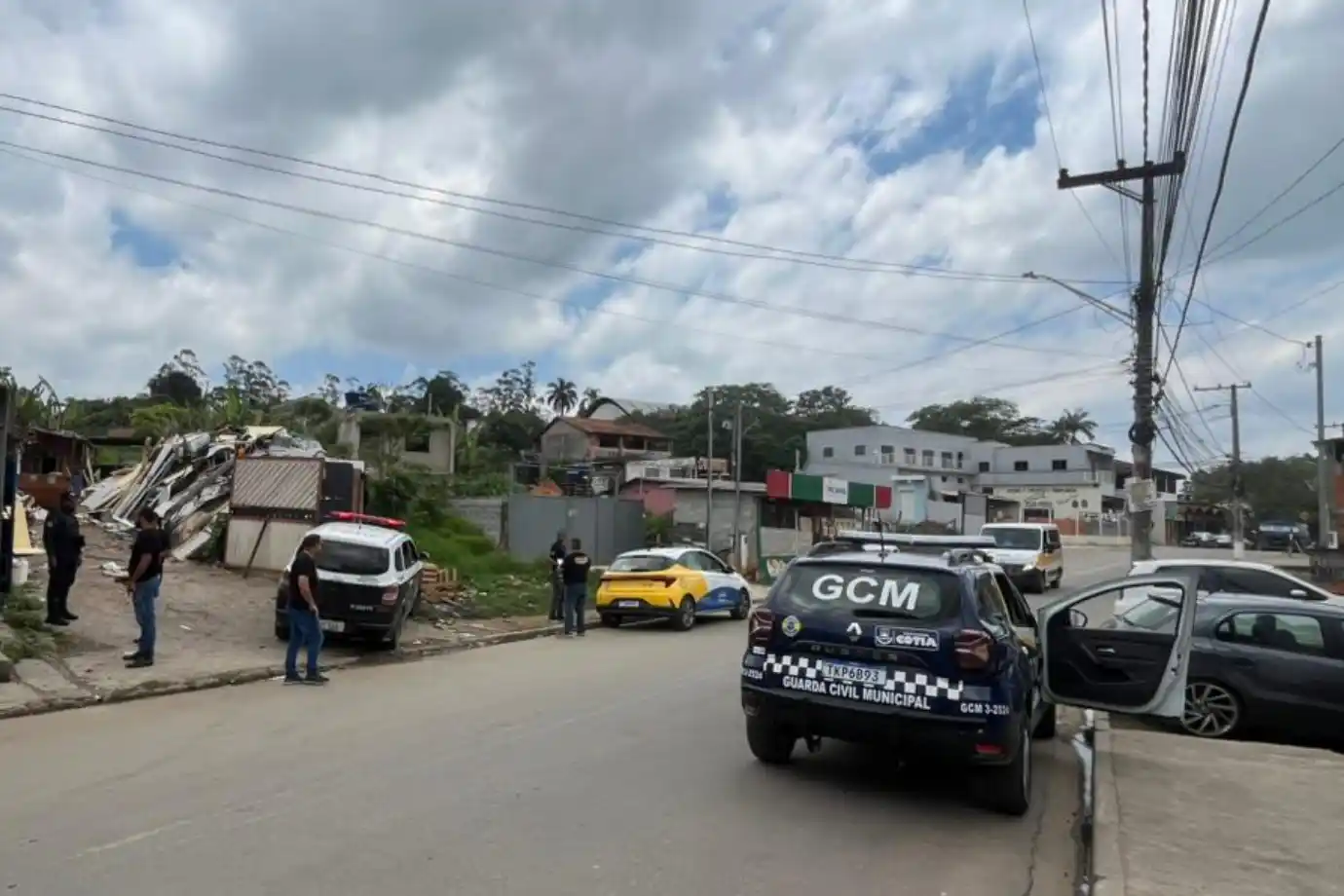 gcm cotia prende por furto de cabos