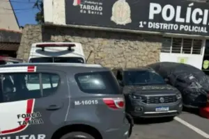 perseguicao carro roubado taboao da serra