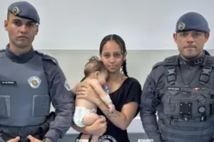 pms salvam a vida de bebe engasgado carapicuiba