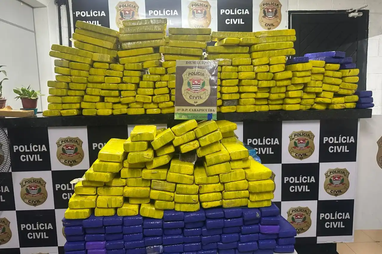 polícia de carapicuíba intercepta caminhao com maconha