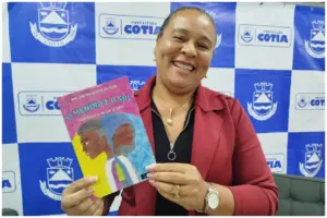 professora de cotia lança livro sobre educação antirracista