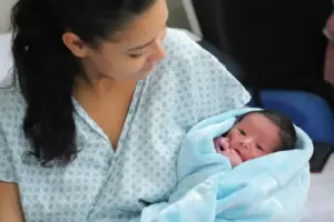 bebe nasce nos bracos da gcm barueri