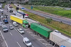 engavetamento no rodoanel embu das artes hoje