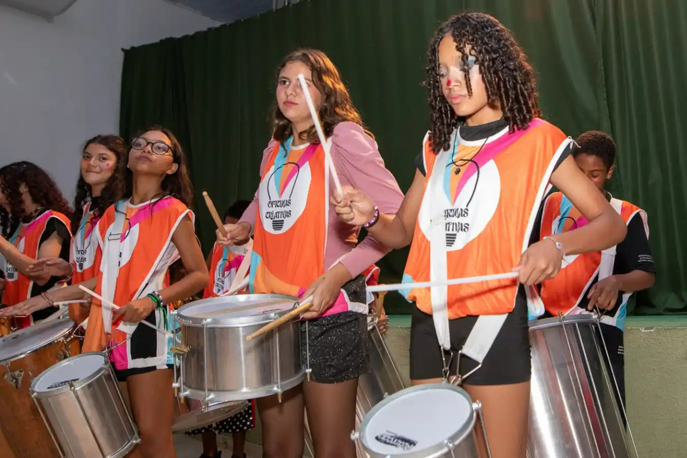 foto oficinas criativas percussao osasco