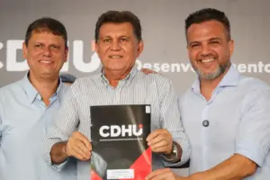 governador tarcisio entrega matrículas em itaquaquecetuba