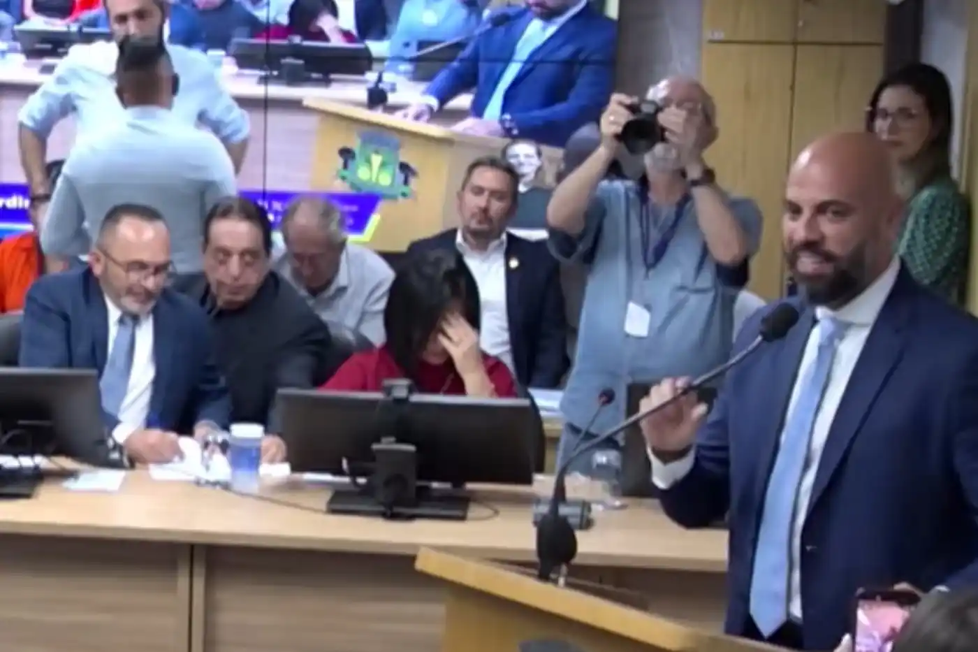 prefeito gerson pessoa em discurso na camara de osasco hoje