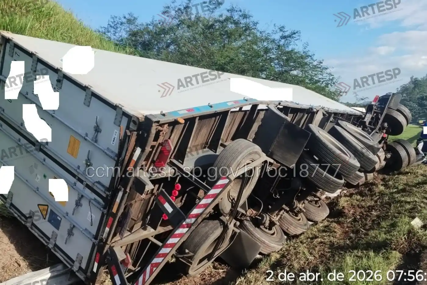 carreta tomba no rodoanel embu das artes