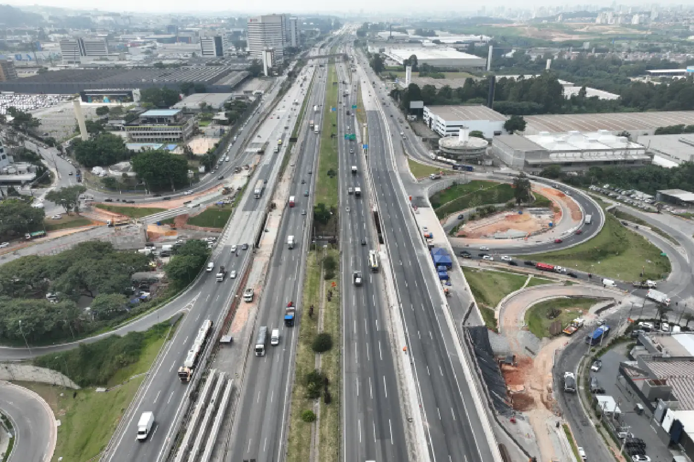 obras acesso alphaville