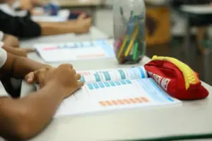 brasil melhora indice de desenvolvimento humano educacao escola