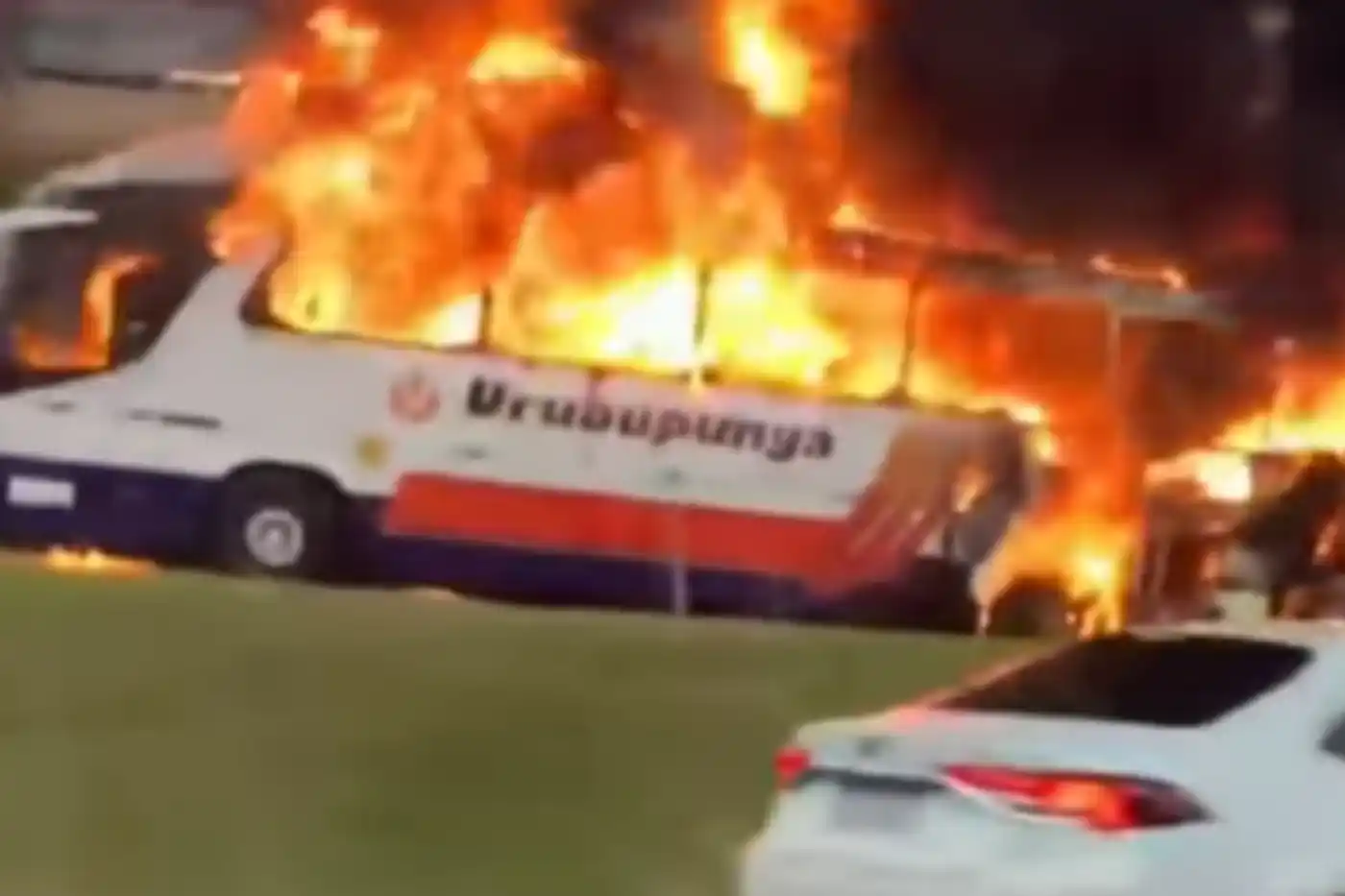 incendio destroi onibus barueri