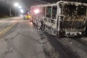 ônibus incendiado cotia