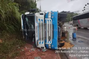 carreta tombada bunjiro