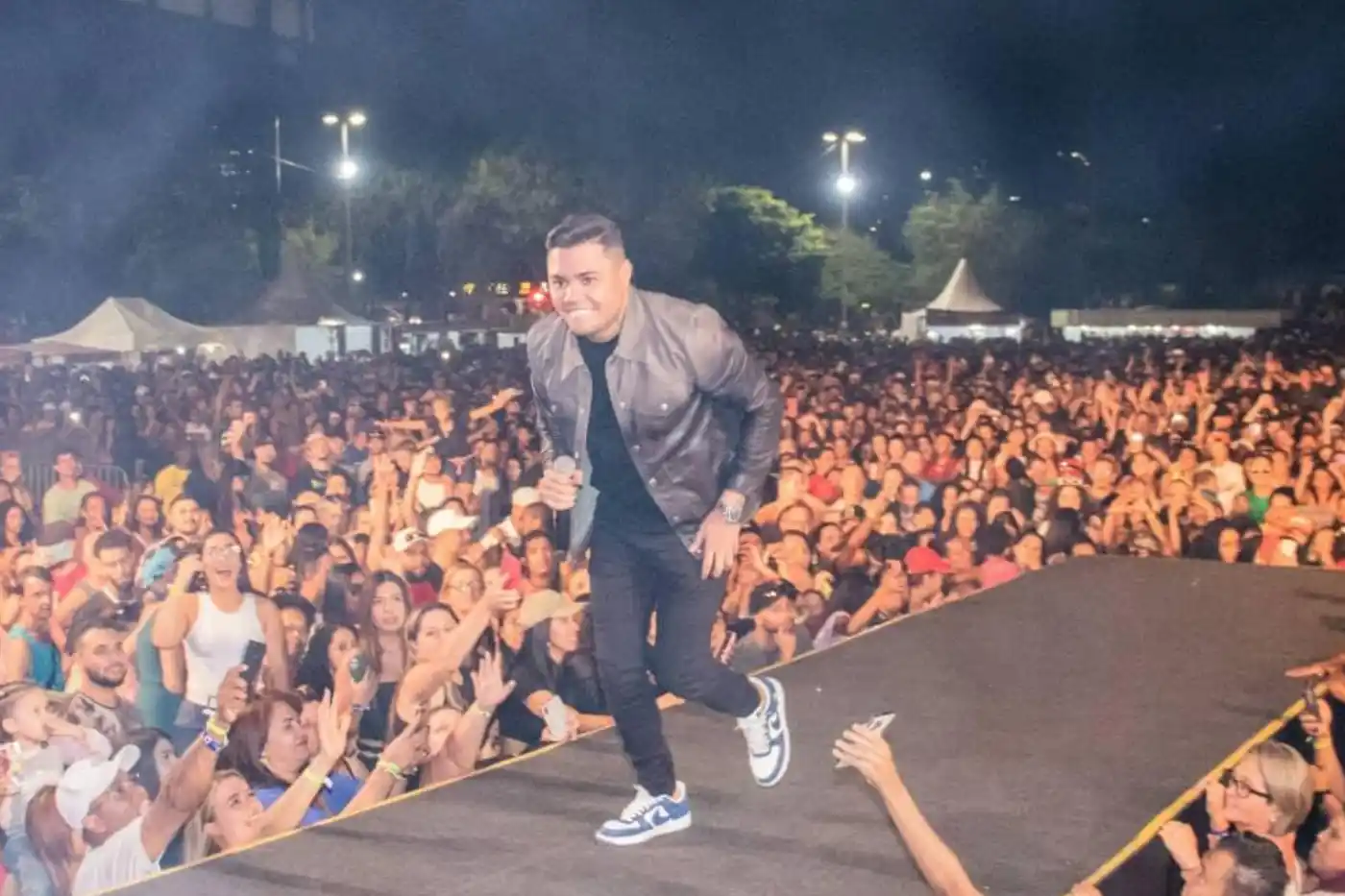 felipe araujo em carapicuiba