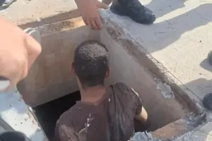 bandido dentro de esgoto em itapevi