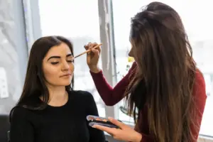 curso gratuito de maquiagem profissional cotia