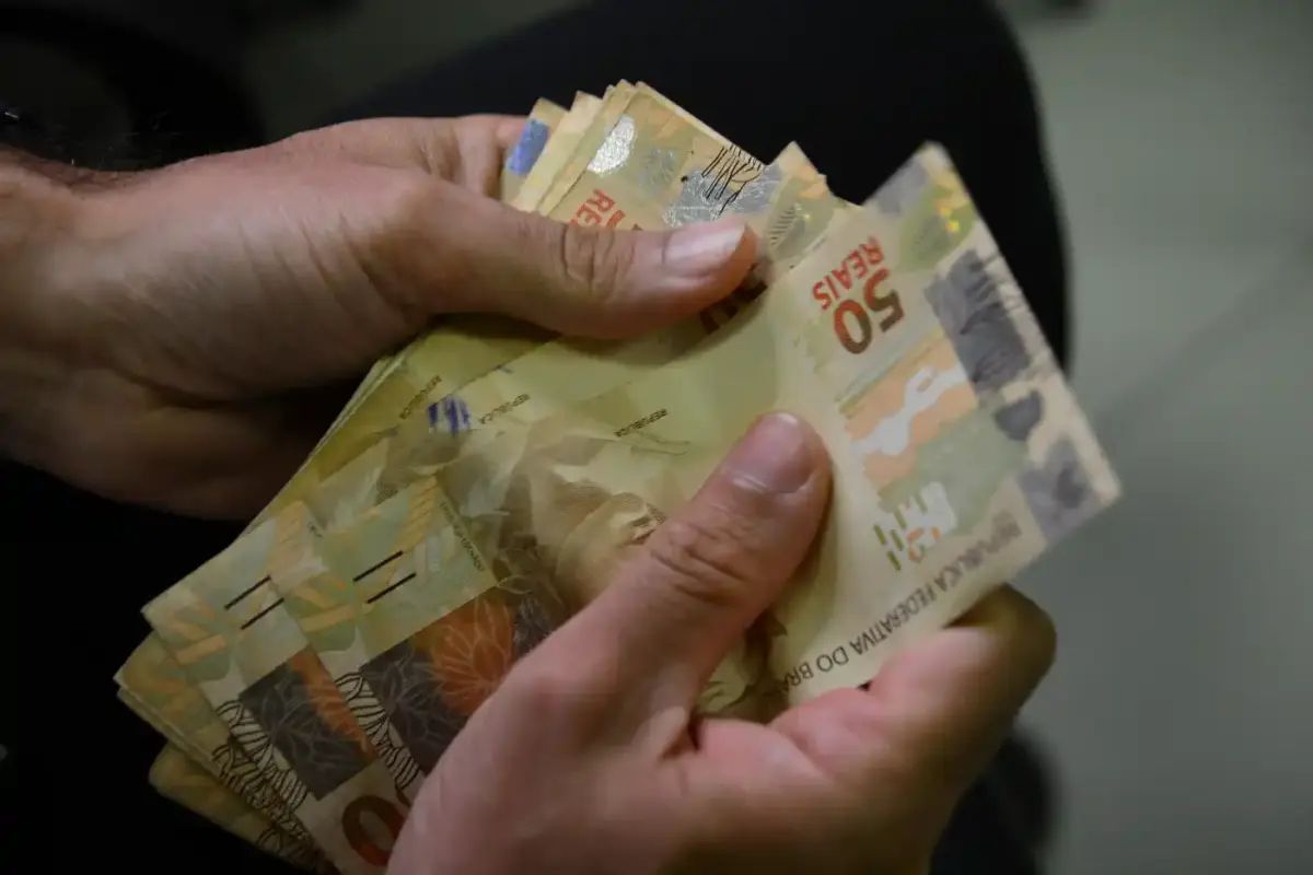 dinheiro fgts salario pis