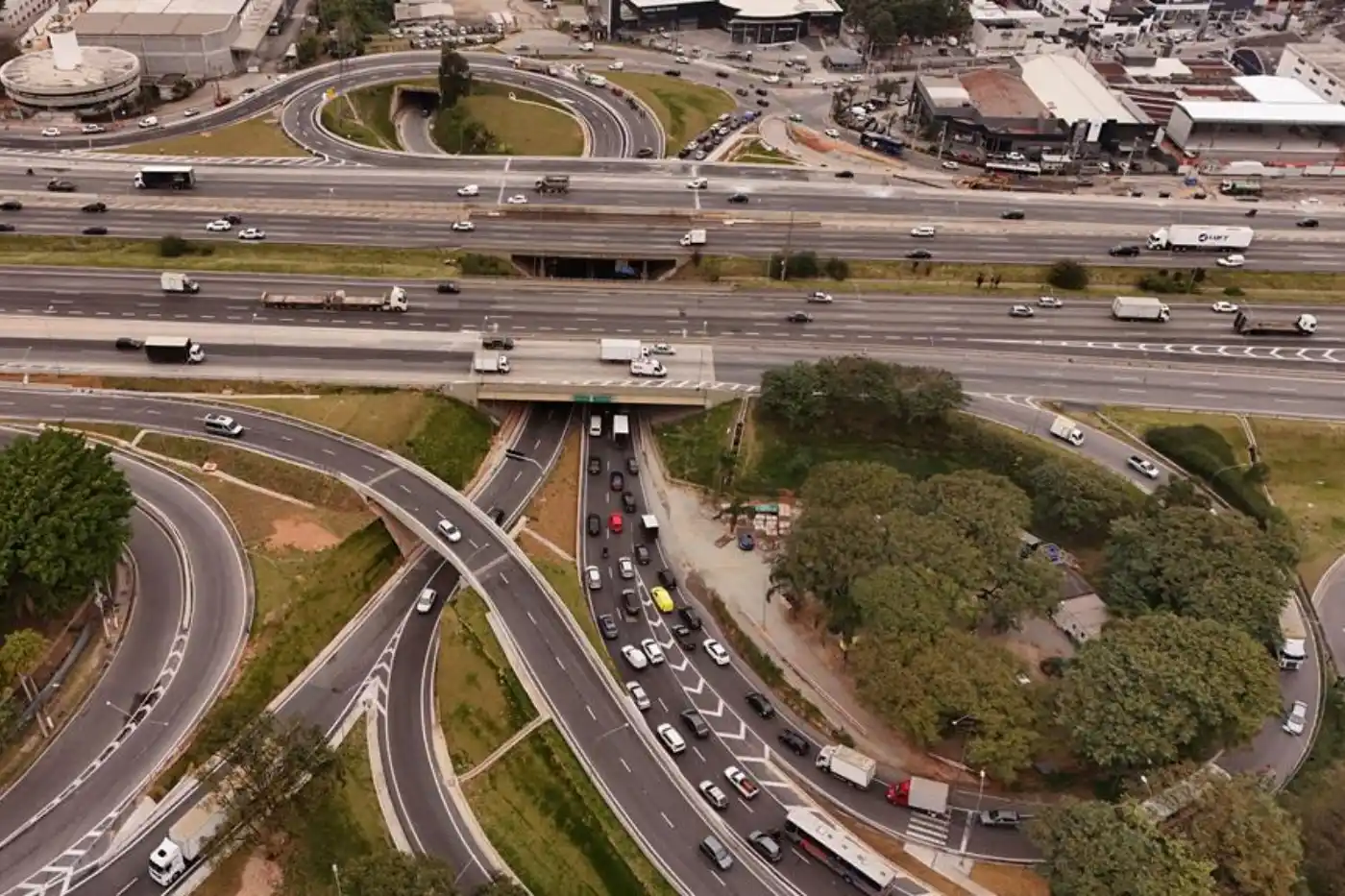 obras trevo de alphaville barueri