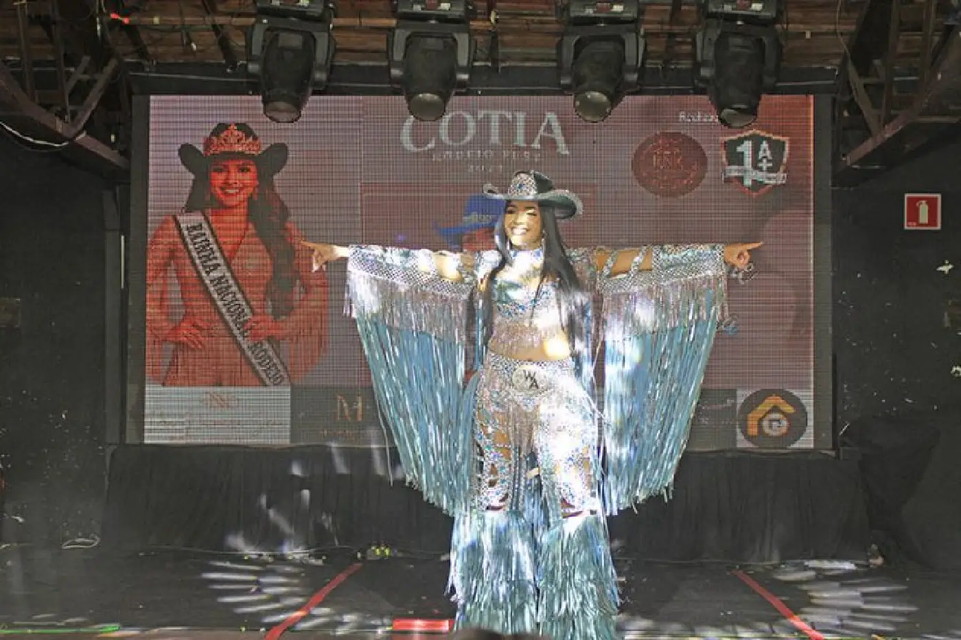 rainha rodeio cotia