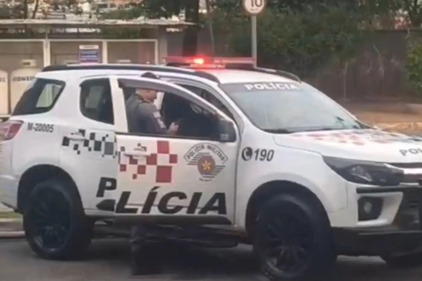 homem é preso apos ameacar filhos jandira