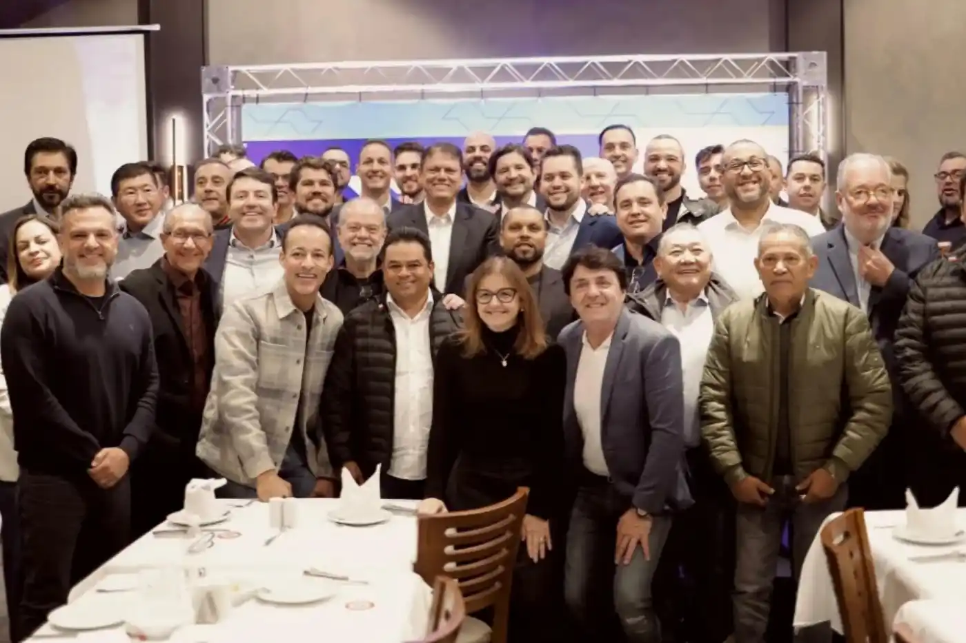tarcisio reune prefeitos em apoio a reeleicao