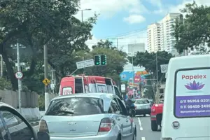 acidente na avenida dos autonomistas hoje