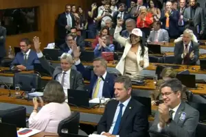 comissao senado aprova fim da escala 6x1